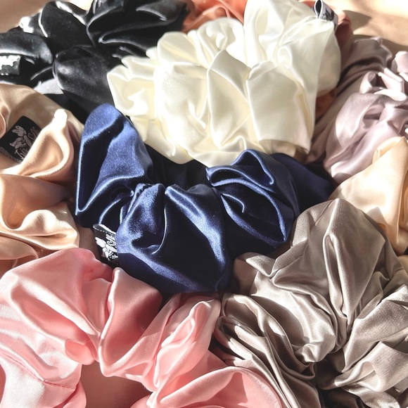 Très Silk - Large Silk Scrunchie-100% Mulberry - Picture 2 of 3